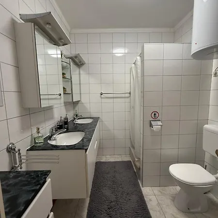 Janja Apartman *