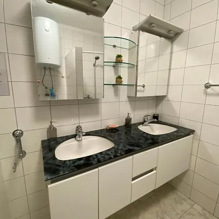 Janja Apartment *